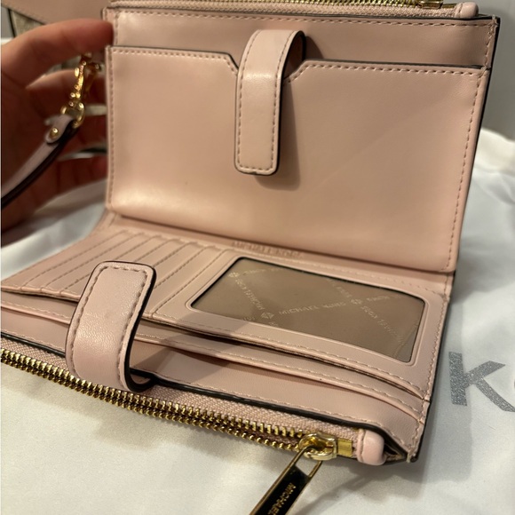 Michael Kors Light Pink Leather Shoulder Bag + Wallet - Picture 4 of 13
